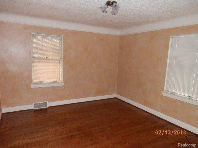 27212 Meadowbrook Road Redford, MI 48239 - Photo 4 of 7 BEDROOM2.JPG