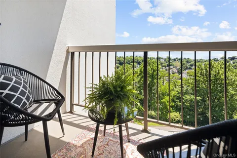 $410,000 | 500 High Point Drive, Unit 707, Hartsdale, NY 10530