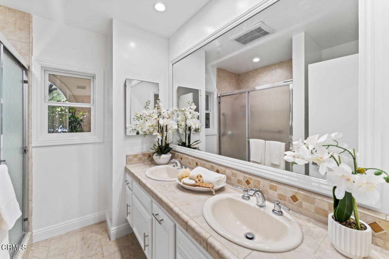 9746 Bothwell Road Northridge, CA 91324 - Photo 14 of 30 12. Hall Bathroom