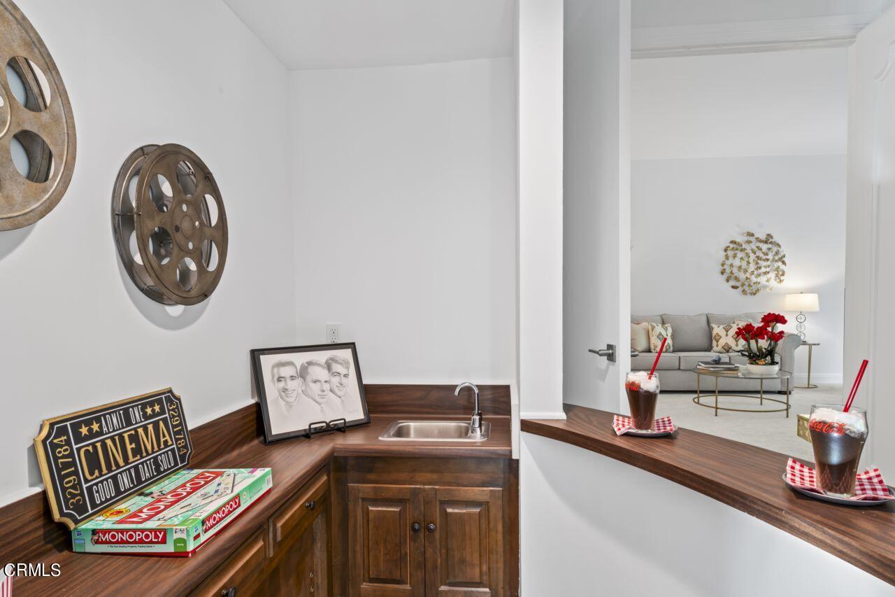 9746 Bothwell Road Northridge, CA 91324 - Photo 9 of 30 7. Wet Bar