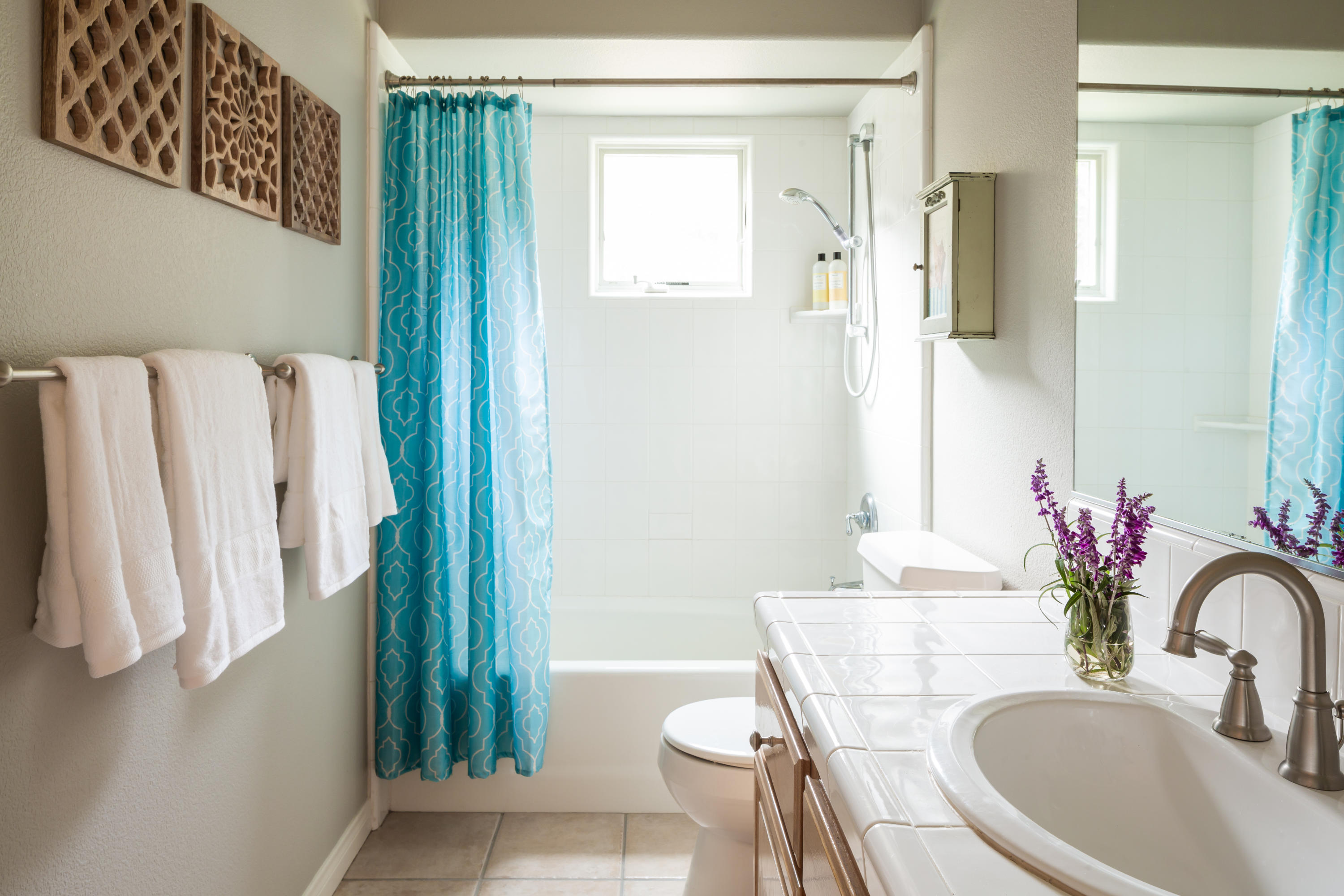 4137 Hidden Oaks Road Santa Barbara, CA 93105 - Photo 14 of 17 Upstairs Bathrom