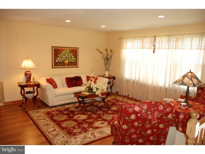 121 Morgan Road Aston, PA 19014 - Photo 4 of 25 Living Room