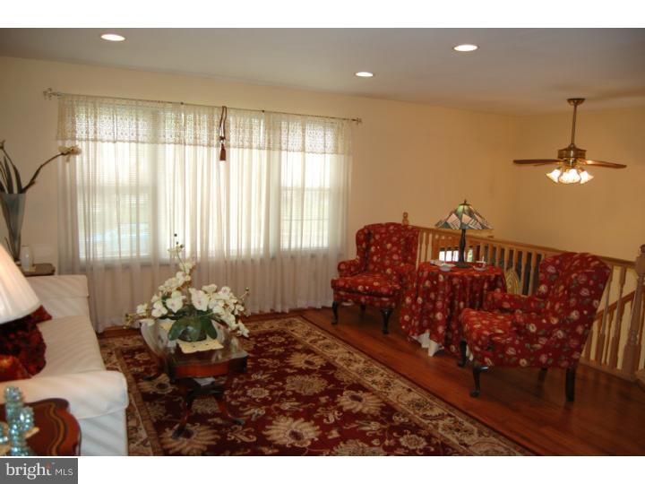 121 Morgan Road Aston, PA 19014 - Photo 5 of 25 Living Room