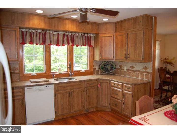 121 Morgan Road Aston, PA 19014 - Photo 9 of 25 Kitchen