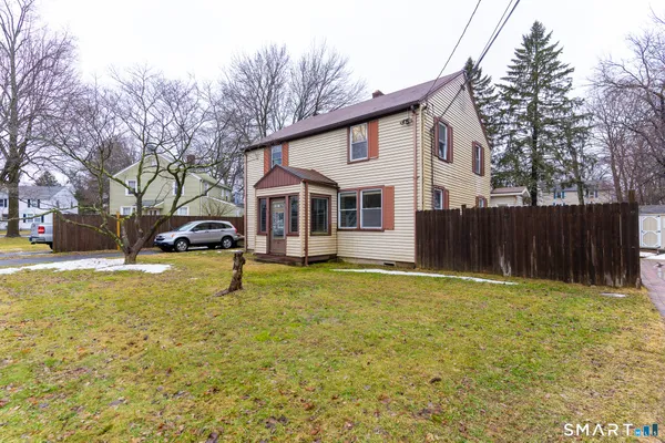 $389,000 | 252 Melville Drive, Fairfield, CT 06825