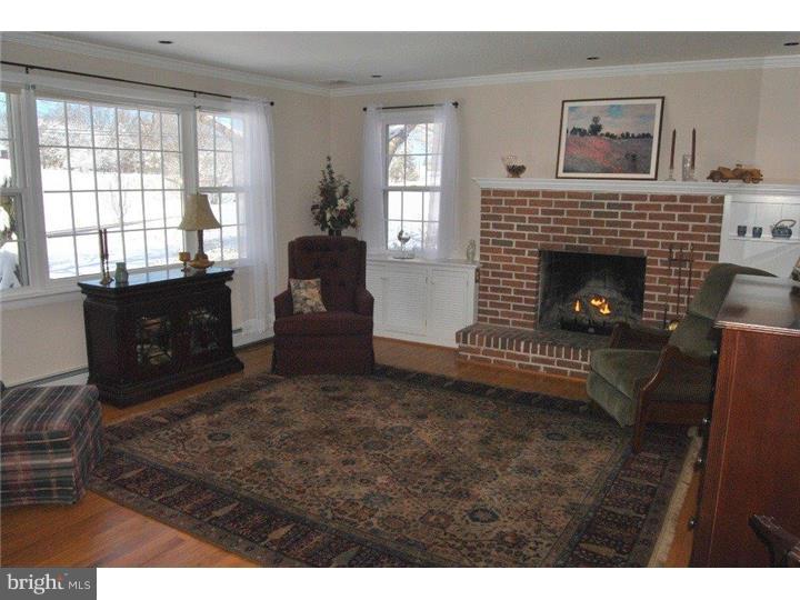 862 Hunsicker Road Telford, PA 18969 - Photo 5 of 25 Living Room
