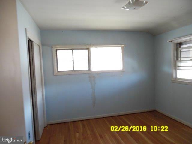 837 Lannerton Road Baltimore, MD 21220 - Photo 11 of 14 an empty room with a window