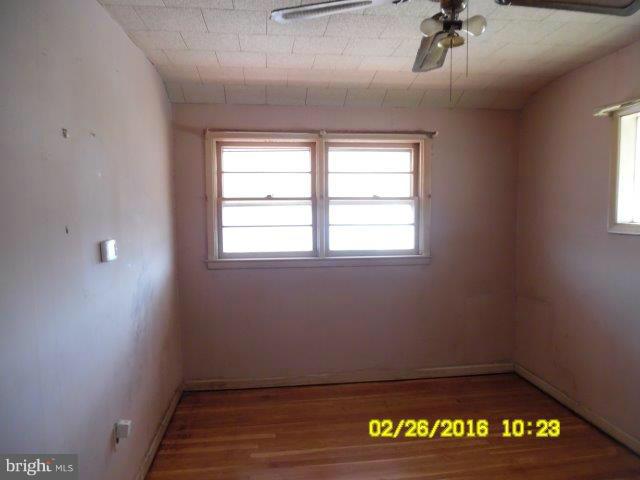 837 Lannerton Road Baltimore, MD 21220 - Photo 13 of 14 an empty room with a window