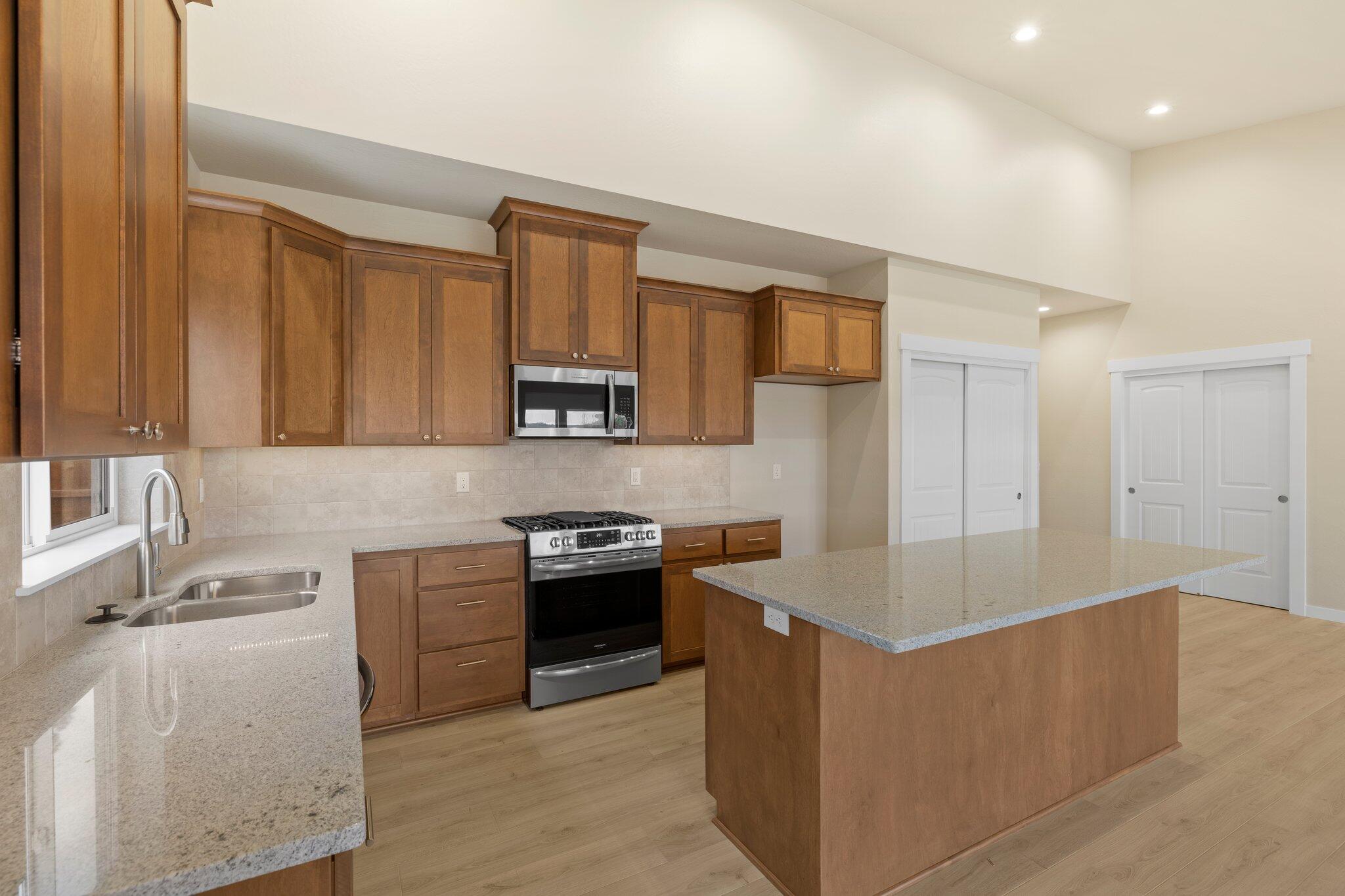 1681 Thomas Road Medford, OR 97501 - Photo 11 of 22 11