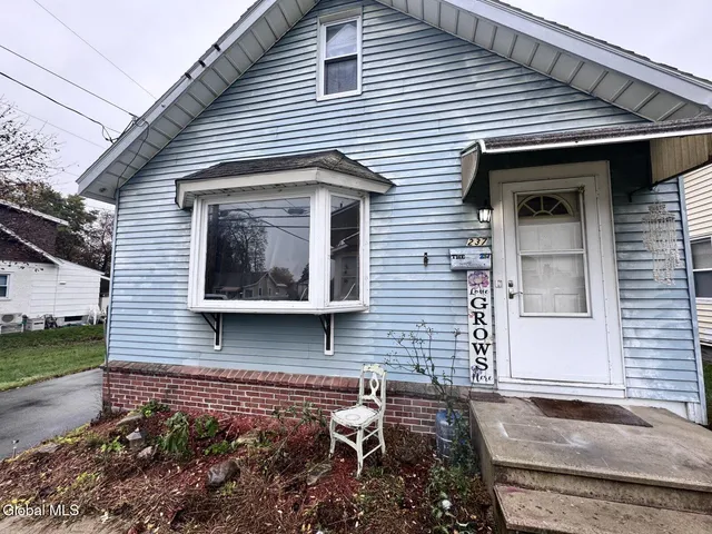 $175,000 | 237 Princetown Road, Rotterdam, NY 12306