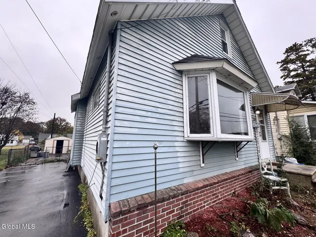 $175,000 | 237 Princetown Road, Rotterdam, NY 12306