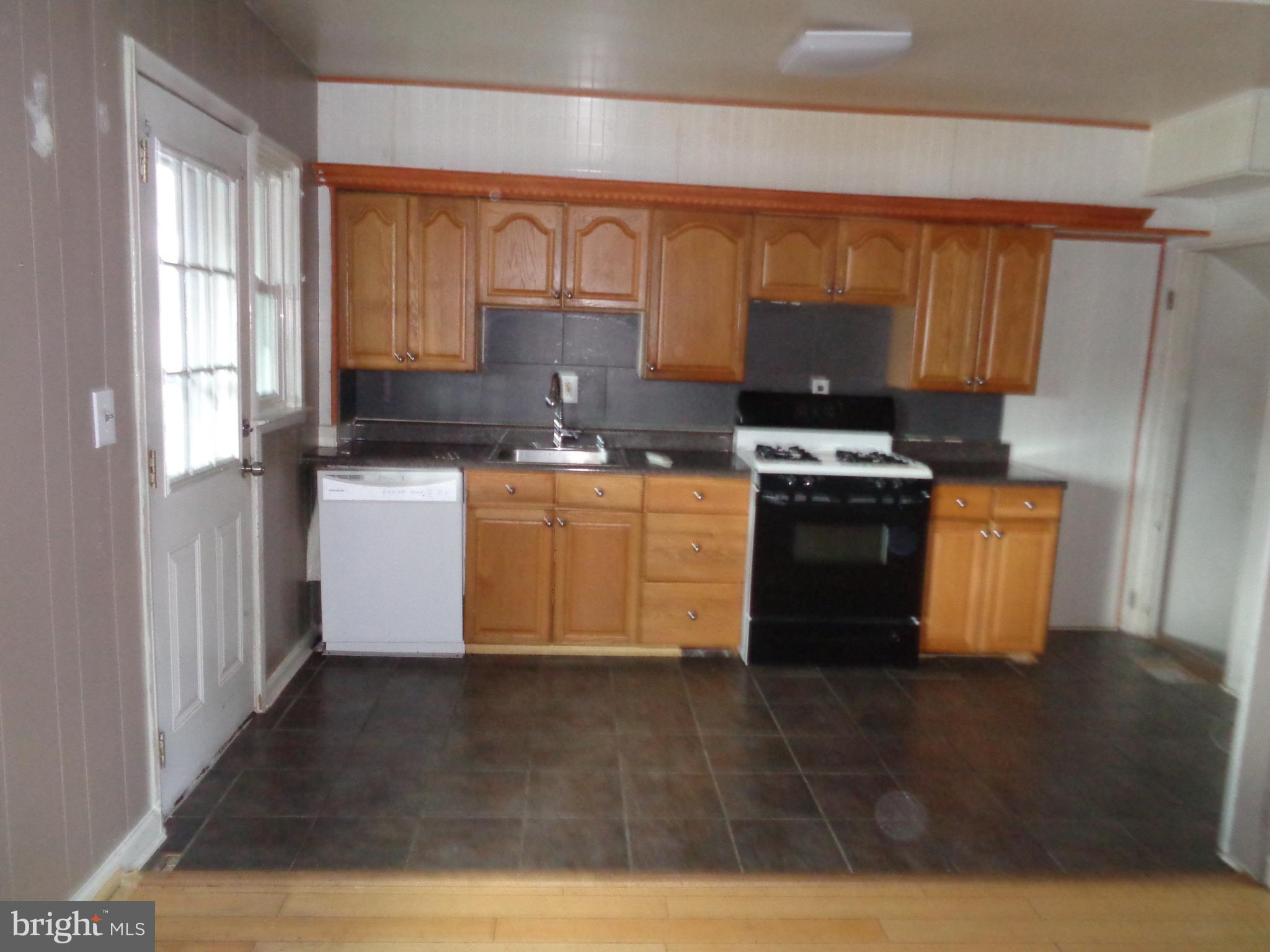 7816 Charlesmont Road Baltimore, MD 21222 - Photo 5 of 10