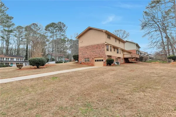 a car parked in front of white house