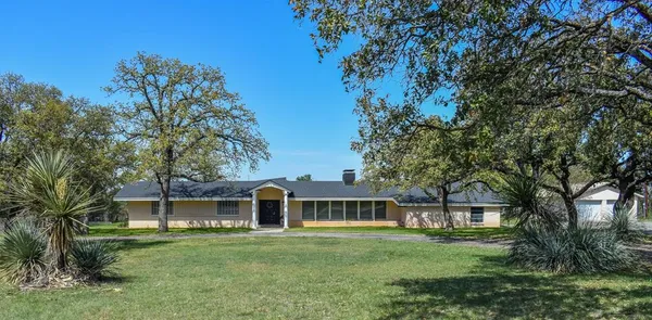$625,000 | 1124 West 6th Street, Brady, TX 76825