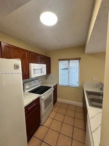 $2,700 | 210 Riviera Circle, Unit 210, Weston, FL 33326