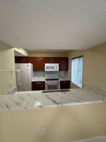 $2,700 | 210 Riviera Circle, Unit 210, Weston, FL 33326