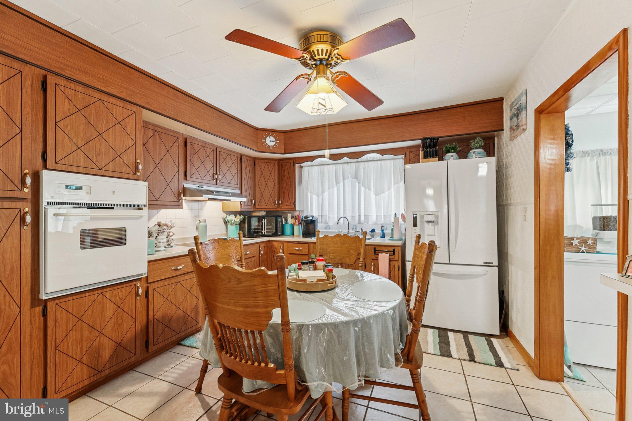1507 Shore Road Baltimore, MD 21220 - Photo 27 of 46 a dining room with furniture and window