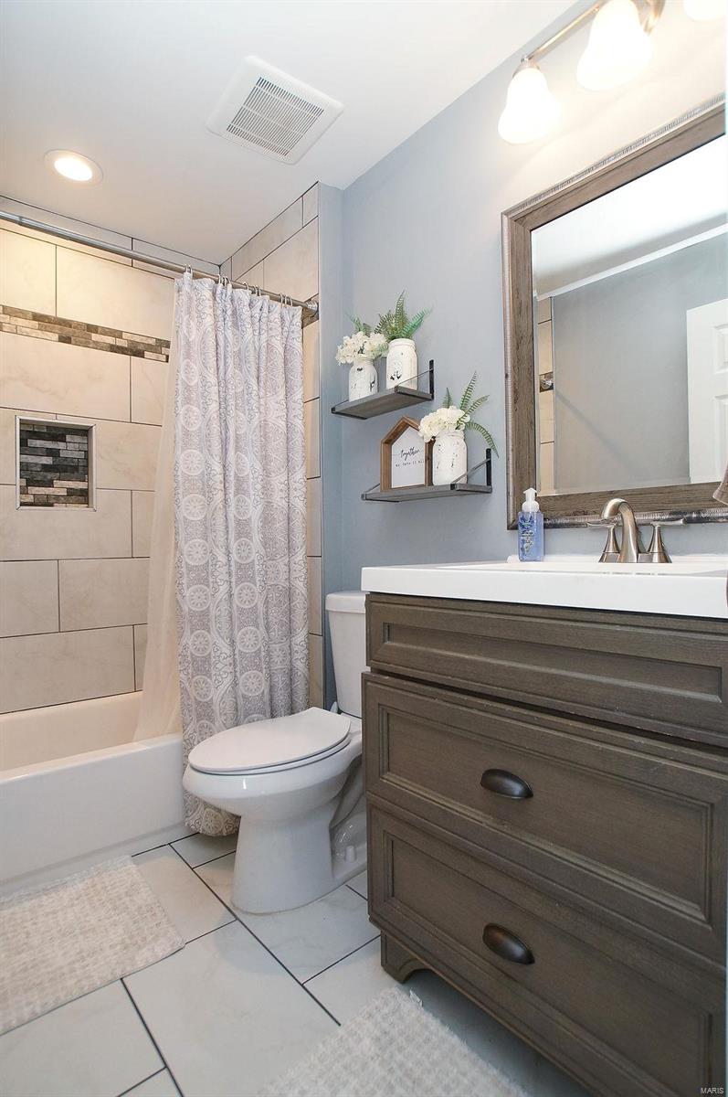 9505 Ridge Avenue Overland, MO 63114 - Photo 13 of 31 Gallery Image 13