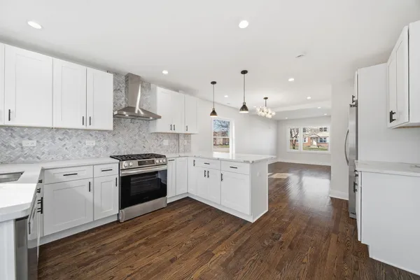 $349,900 | 7851 Suburban Lane, Bridgeview, IL 60455