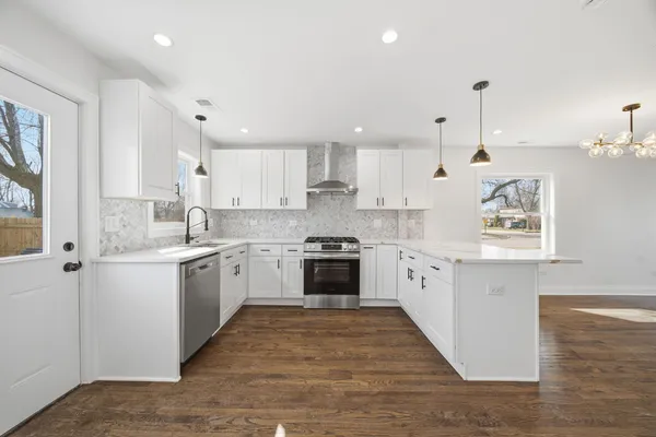 $349,900 | 7851 Suburban Lane, Bridgeview, IL 60455