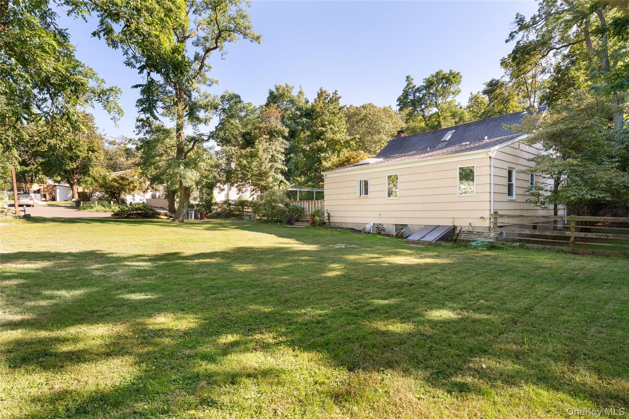4 Acacia Road Rocky Point, NY 11778 - Photo 4 of 47 Gallery Image 4