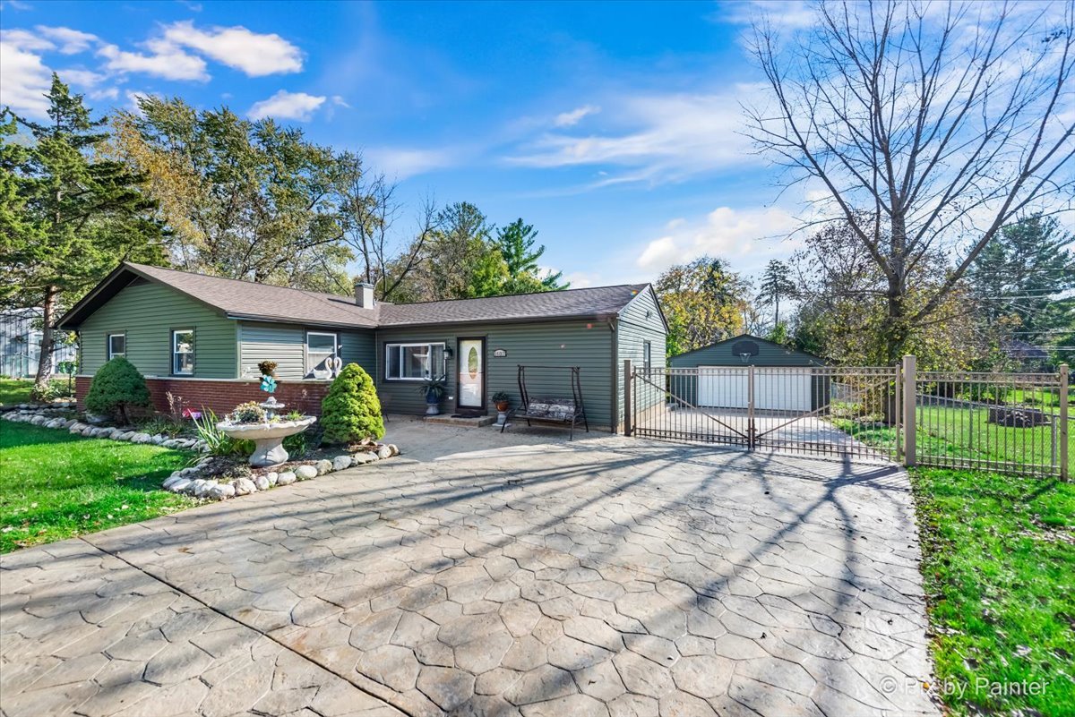 1407 Plainview Road Carpentersville, IL 60110 - Photo 2 of 30 Gallery Image 2