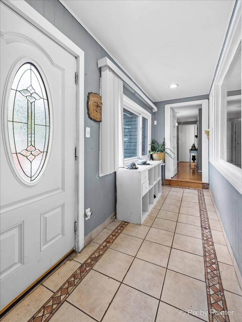 1407 Plainview Road Carpentersville, IL 60110 - Photo 3 of 30 Gallery Image 3