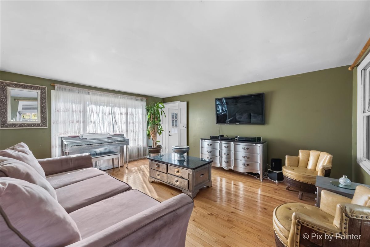 1407 Plainview Road Carpentersville, IL 60110 - Photo 4 of 30 Gallery Image 4