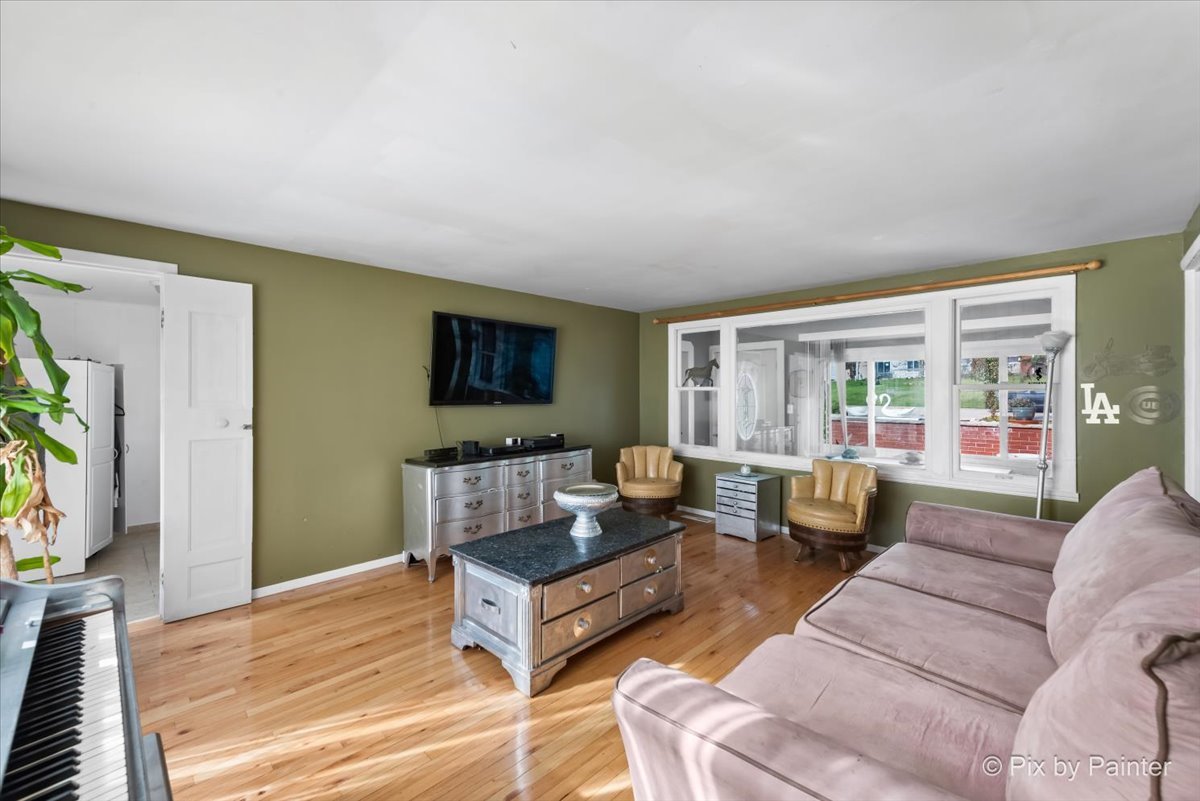 1407 Plainview Road Carpentersville, IL 60110 - Photo 5 of 30 Gallery Image 5