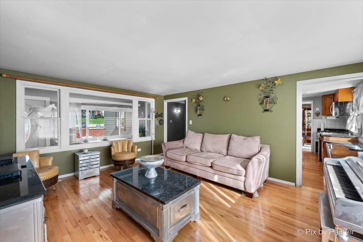 1407 Plainview Road Carpentersville, IL 60110 - Photo 6 of 30 Gallery Image 6