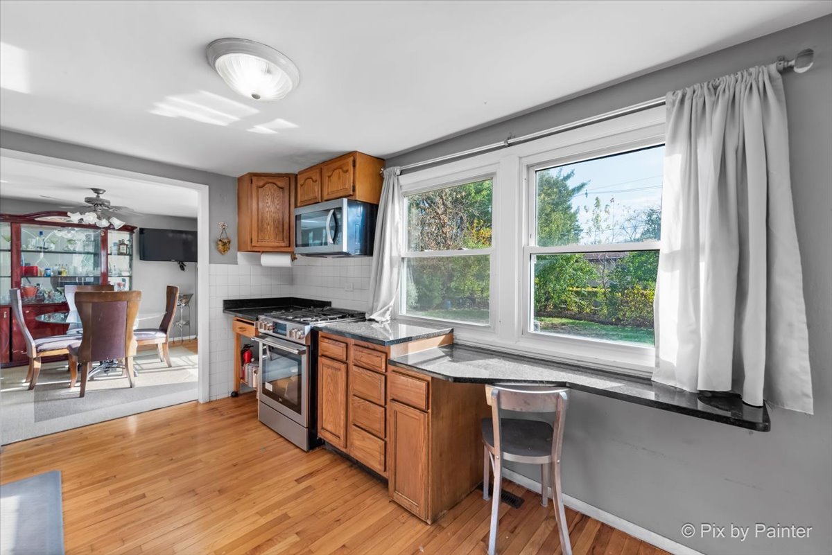 1407 Plainview Road Carpentersville, IL 60110 - Photo 9 of 30 Gallery Image 9