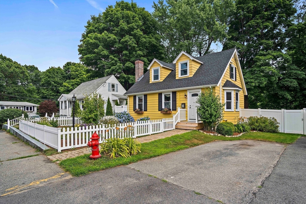 13 Curtis Road Woburn, MA 01801 - Photo 2 of 34 Gallery Image 2