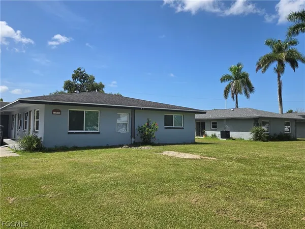 a view of a house with a yard