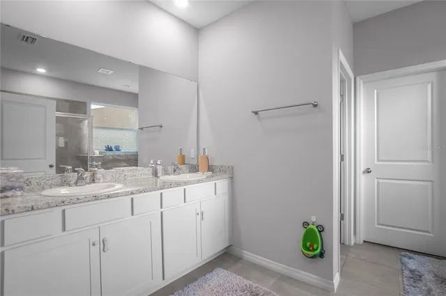 a bathroom with a toilet