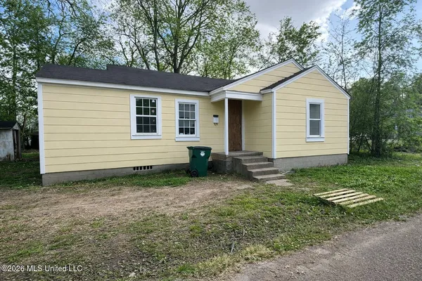 $700 | 207 Martin Street, Greenwood, MS 38930