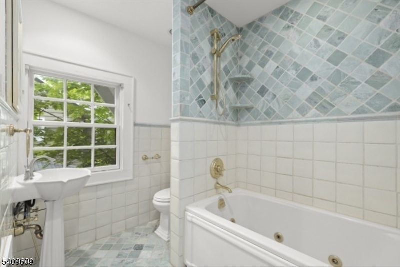 72 Meadowbrook Road Short Hills, NJ 07078 - Photo 12 of 19