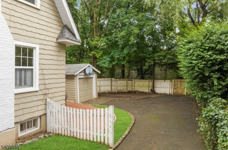 72 Meadowbrook Road Short Hills, NJ 07078 - Photo 17 of 19