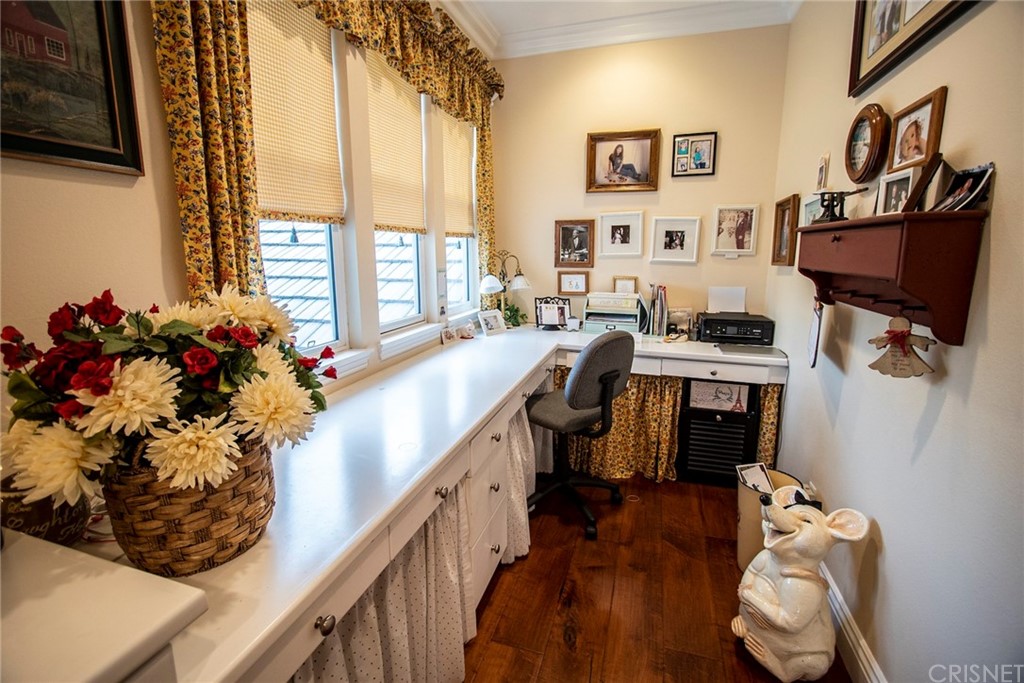 27016 Island Road Valencia, CA 91355 - Photo 37 of 53 a very nice looking room with a couch