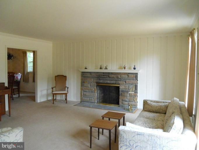820 Stoneleigh Road Baltimore, MD 21212 - Photo 2 of 18 Living Room