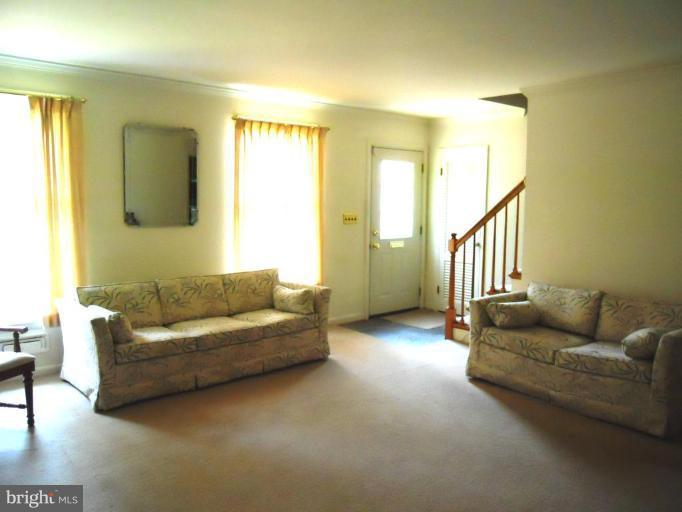 820 Stoneleigh Road Baltimore, MD 21212 - Photo 3 of 18 Living Room #2