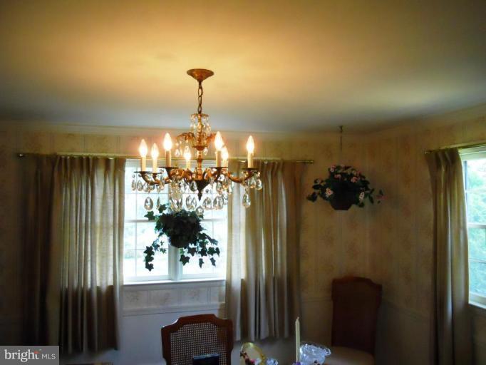 820 Stoneleigh Road Baltimore, MD 21212 - Photo 4 of 18 Dining Room