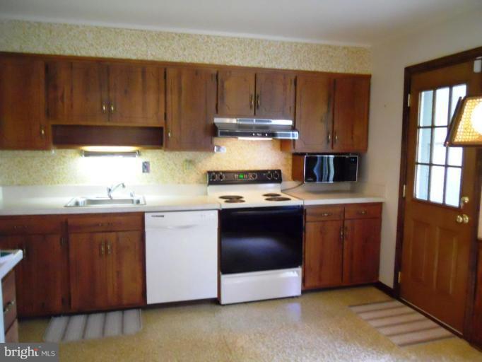 820 Stoneleigh Road Baltimore, MD 21212 - Photo 6 of 18 Kitchen