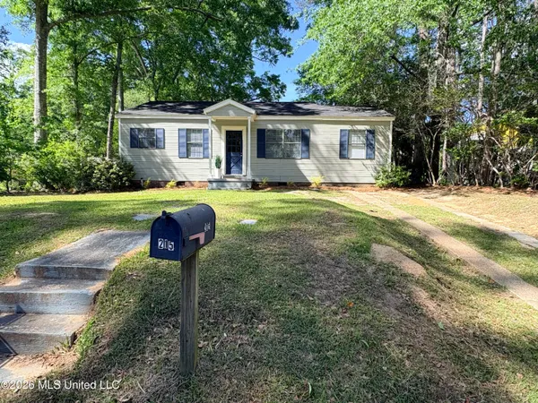 $79,900 | 215 West Simpson Avenue, Mendenhall, MS 39114