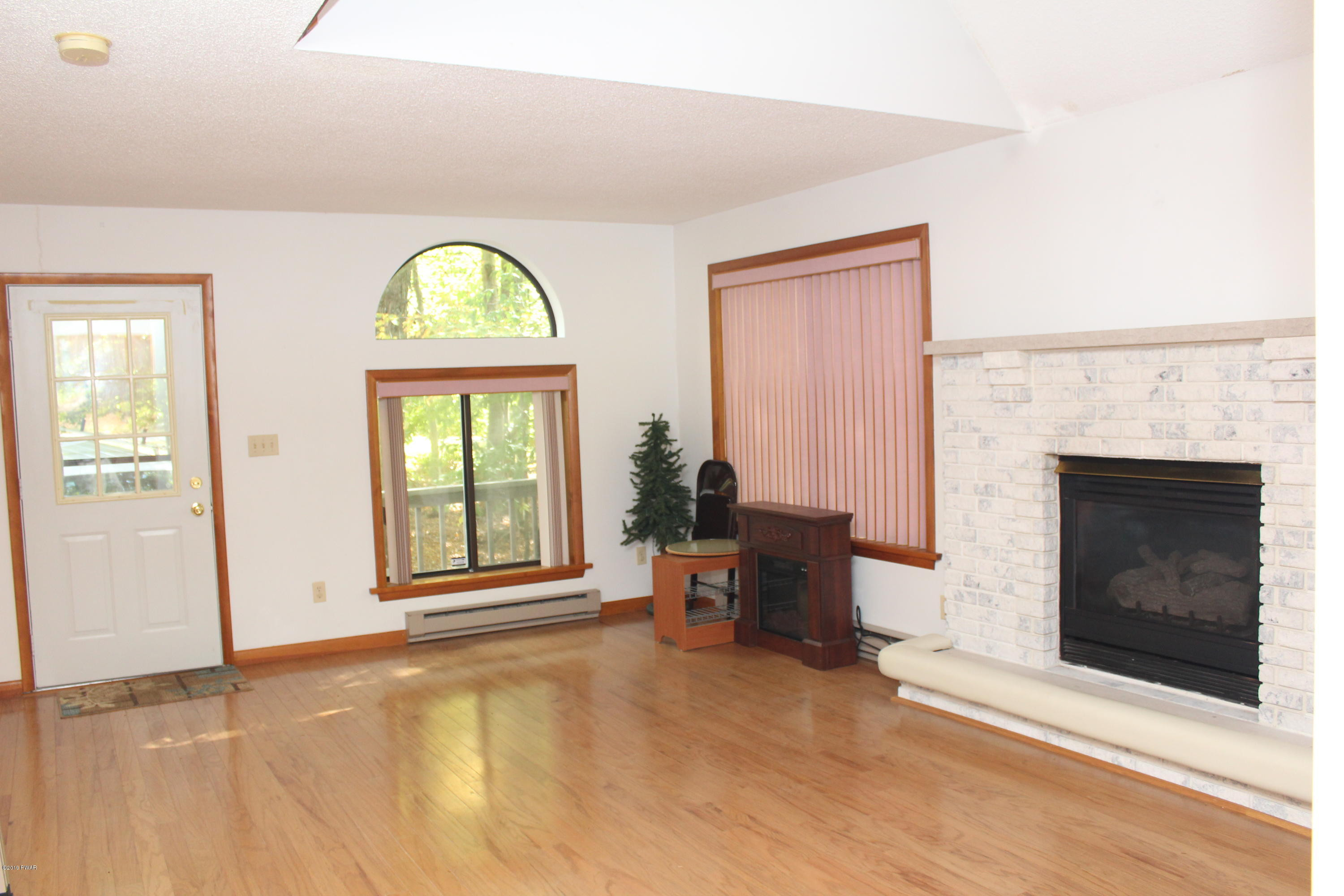 32 Ridgewood Circle Lake Ariel, PA 18436 - Photo 3 of 30 Living