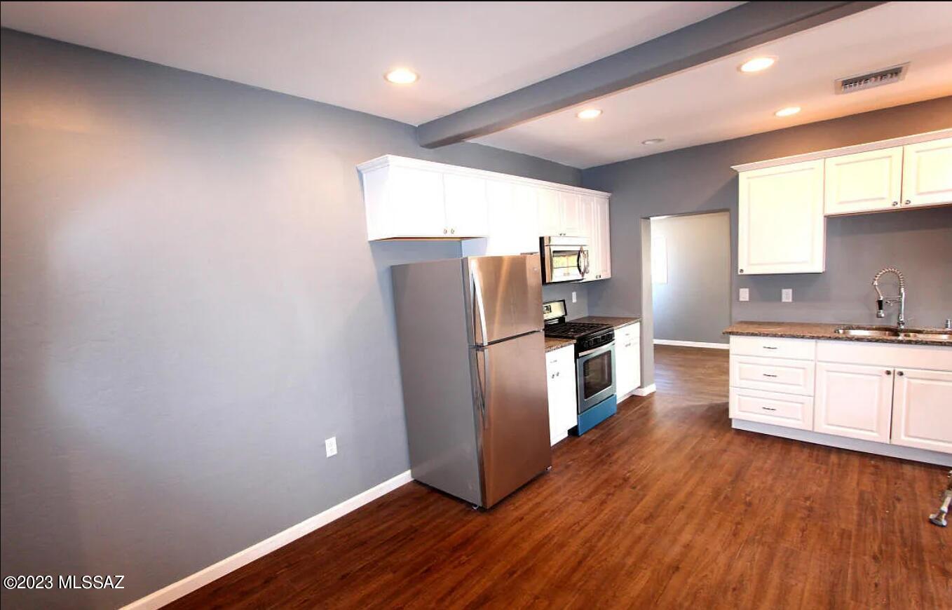 125 East Roger Road Tucson, AZ 85705 - Photo 3 of 15