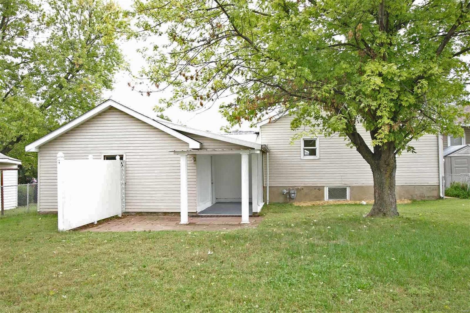 324 Rohm Place Roxana, IL 62084 - Photo 3 of 44