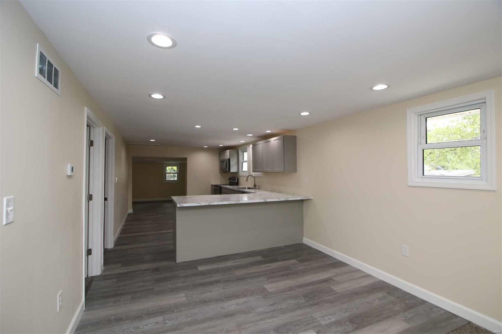 324 Rohm Place Roxana, IL 62084 - Photo 4 of 44