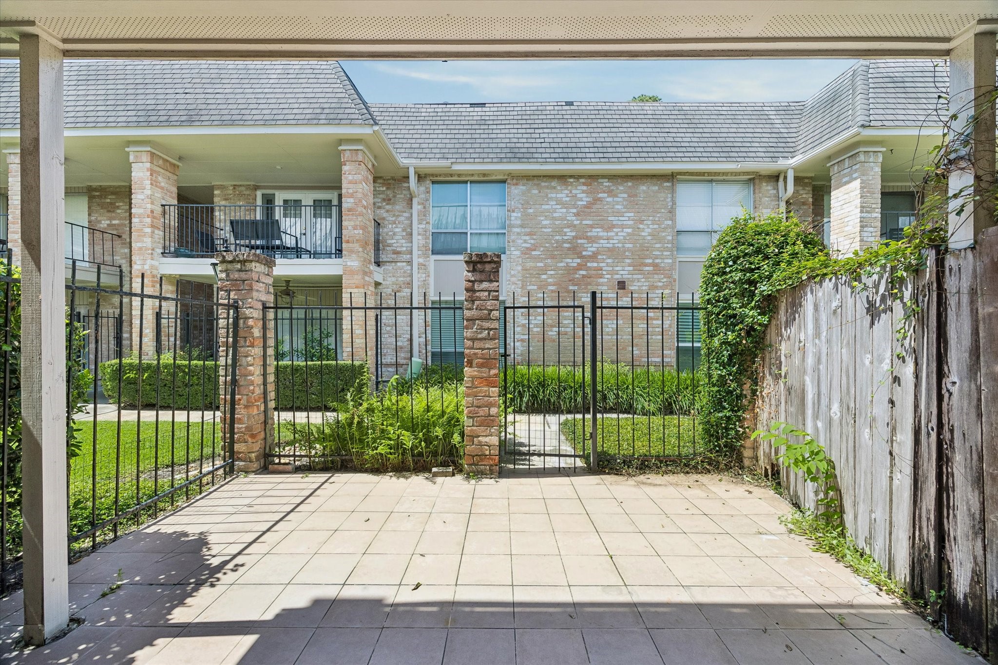 2230 South Piney Point Road, Unit 103 Houston, TX 77063 - Photo 9 of 28 Another view of the patio.