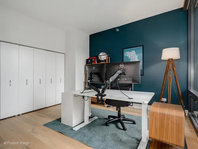 $885,000 | 600 North Kingsbury Street, Unit 309, Chicago, IL 60654