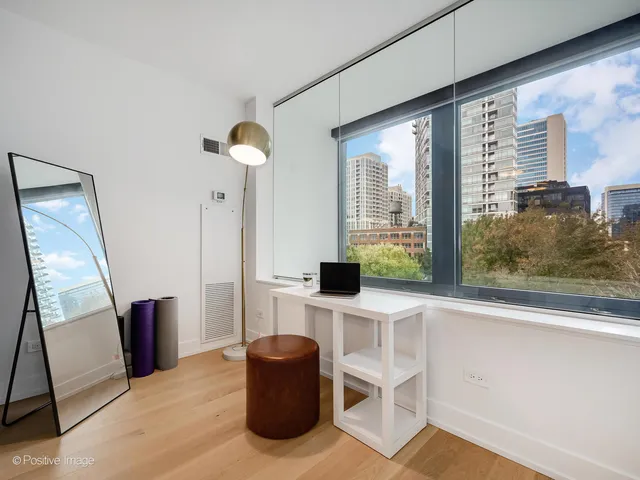 $885,000 | 600 North Kingsbury Street, Unit 309, Chicago, IL 60654